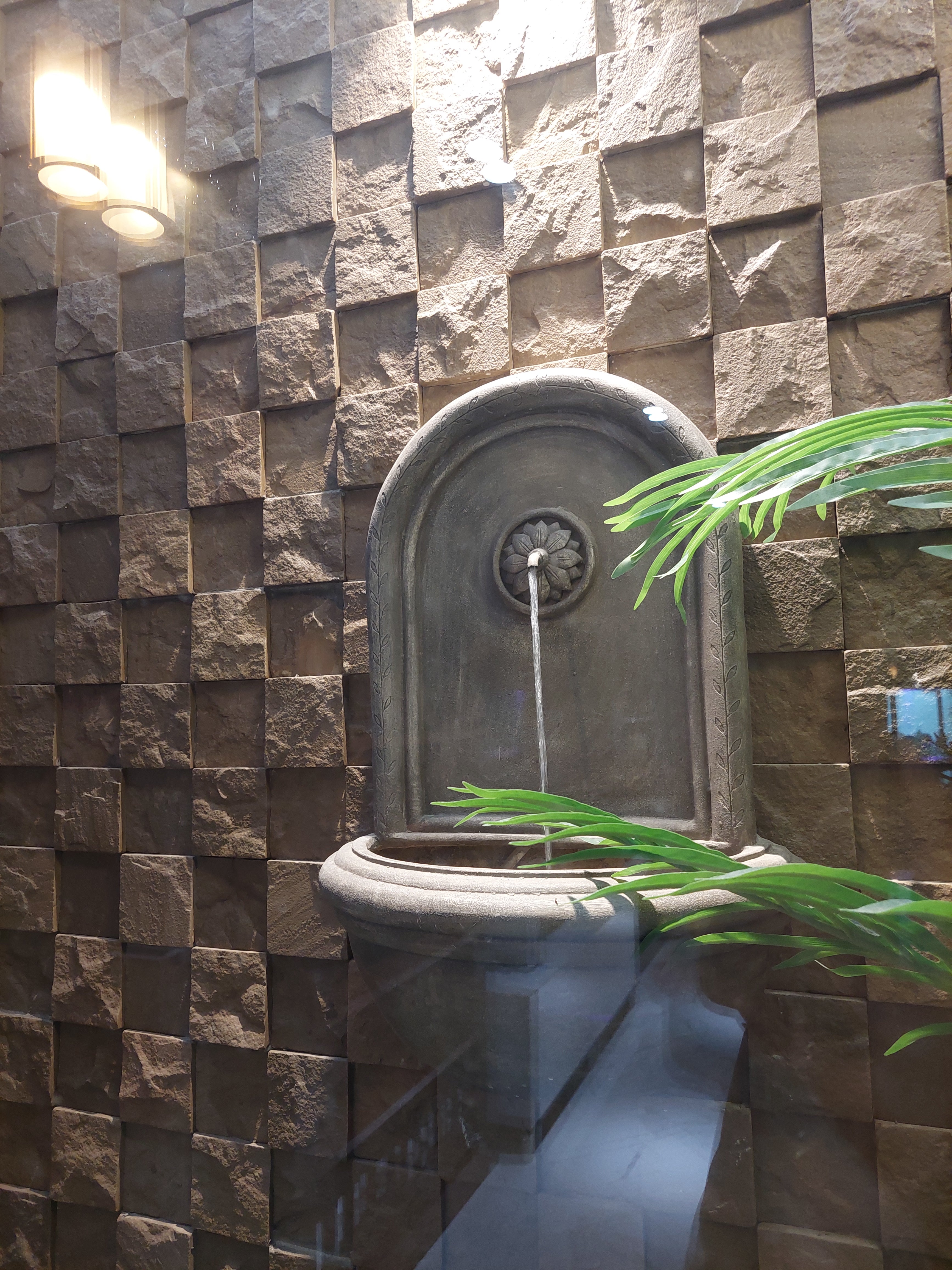 Wall Mount Fiber Fountain