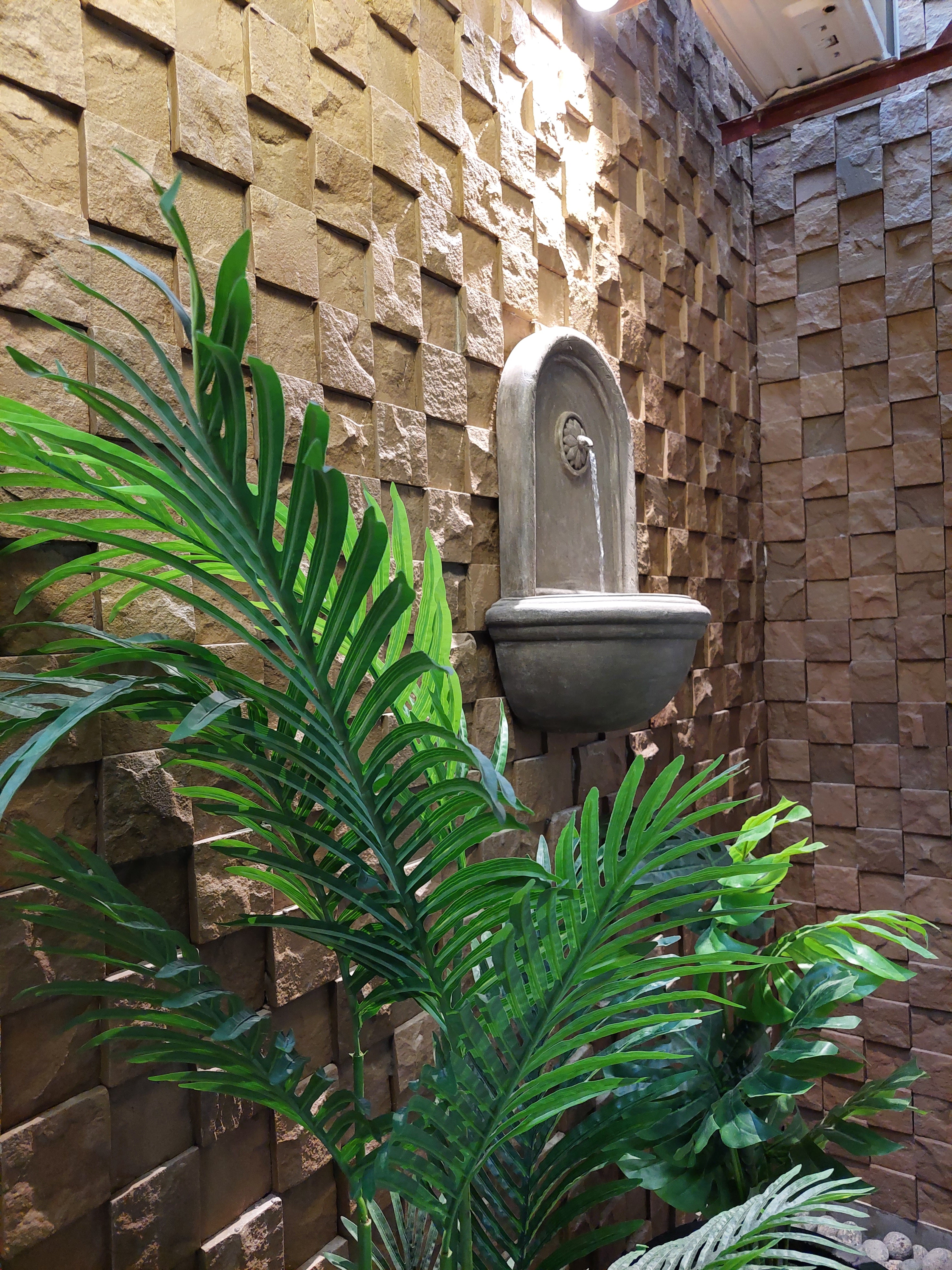 Wall Mount Fiber Fountain