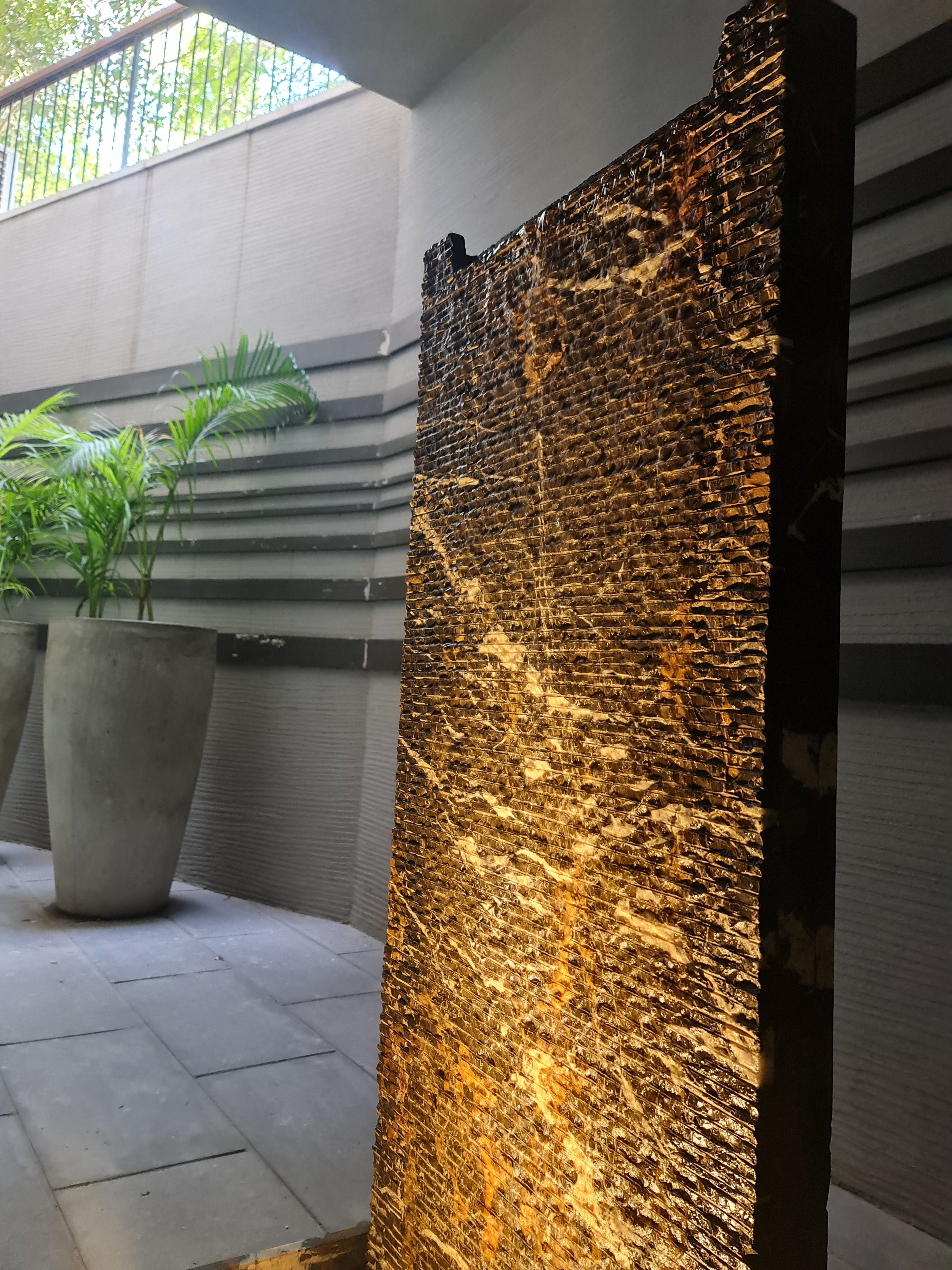 Fountain wall
