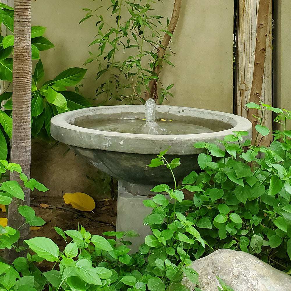 Circular bubbling fountain